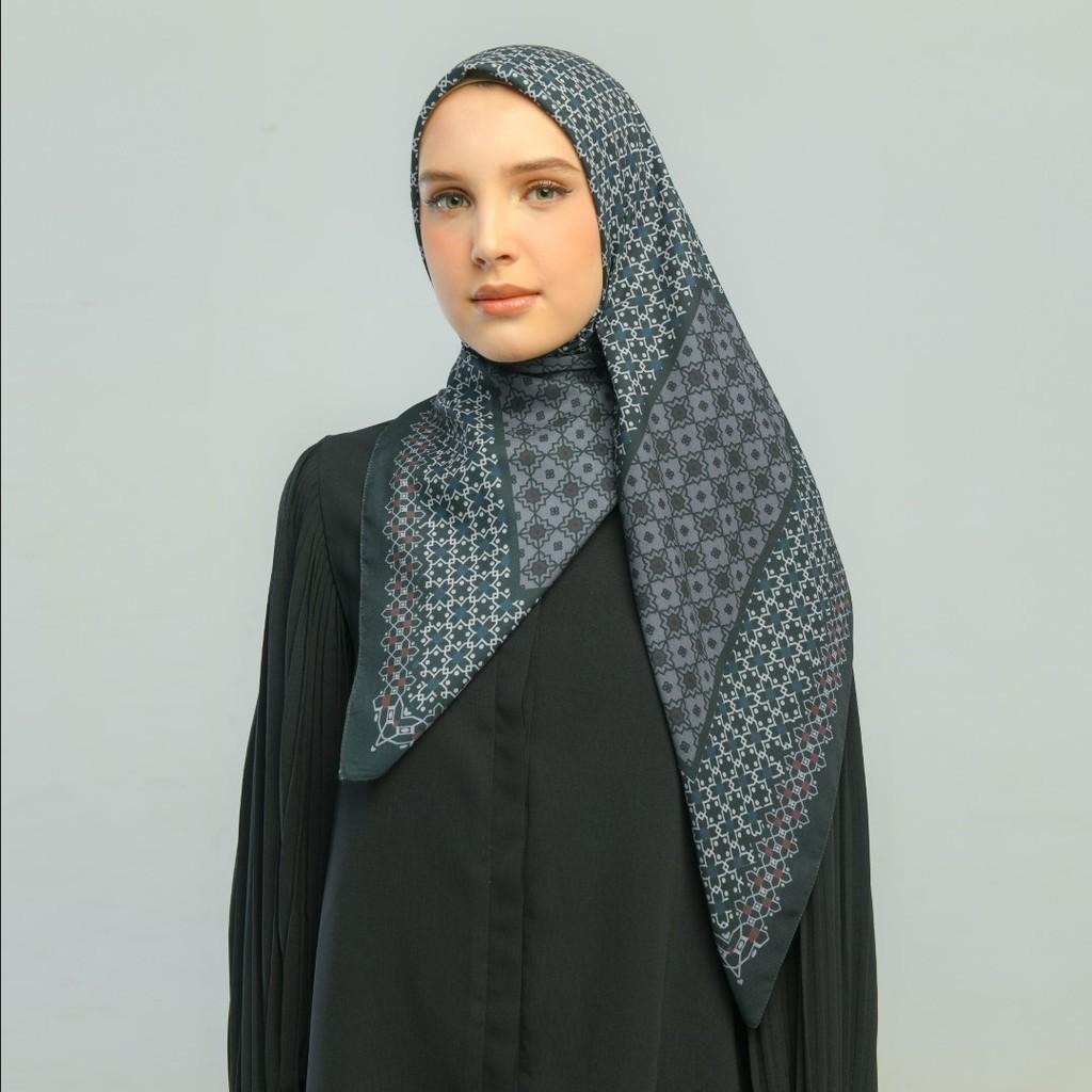 Zoya DEIVA Scarf Kerudung Hijab Segiempat Motif With Box Bahan Voal Ukuran 110x110