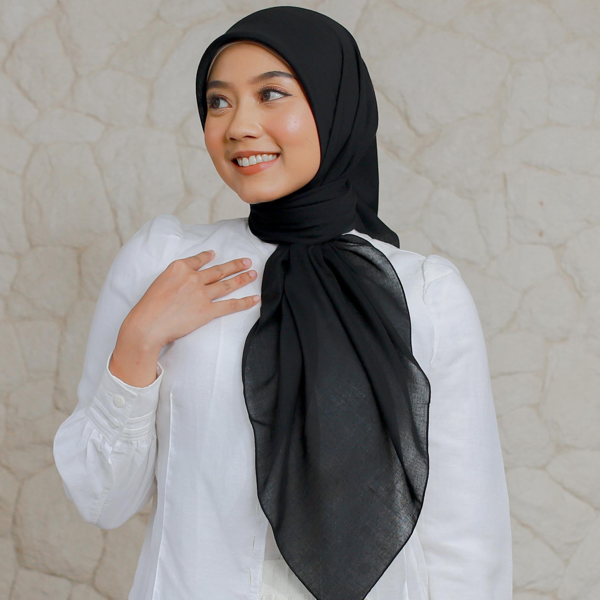 Zoya Kerudung Segi Empat Kamaniya Plain Scarf  Hijab Voal Muslim Square