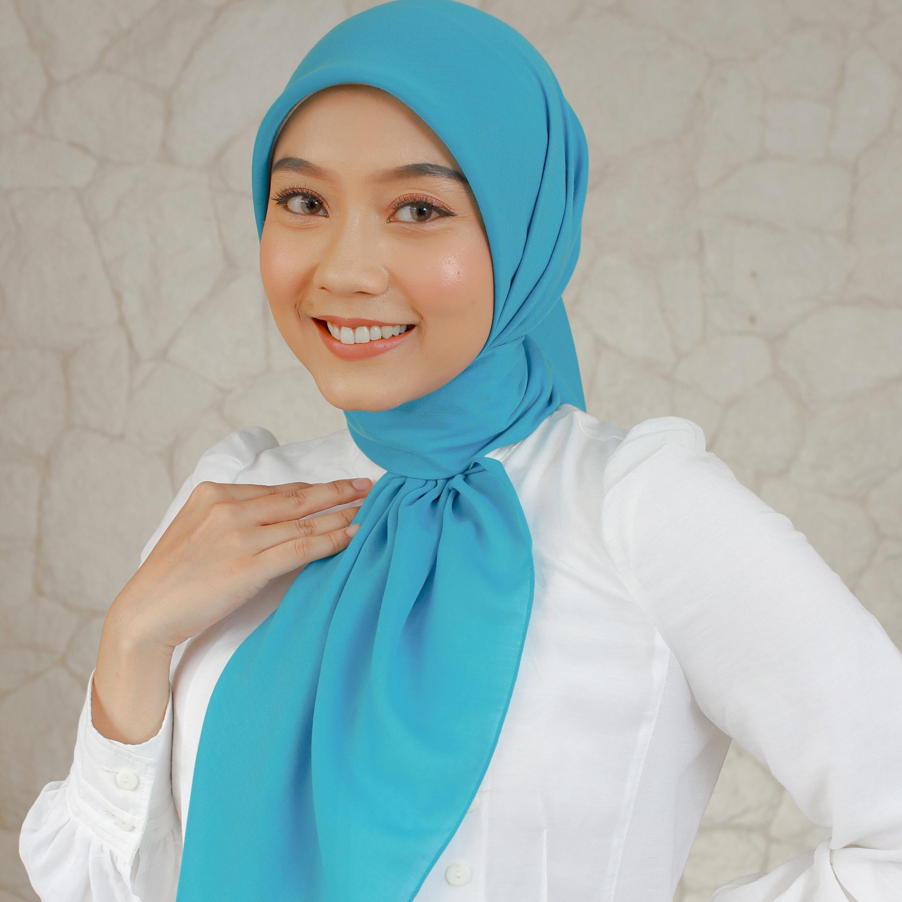 Zoya Kerudung Segi Empat Kamaniya Plain Scarf  Hijab Voal Muslim Square