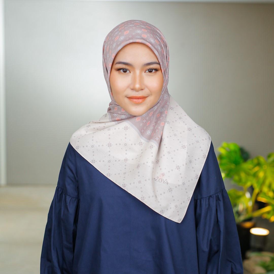 Zoya HELGA Scarf - Kerudung Hijab Segiempat Motif With Pouch - Bahan Voal - Ukuran 110x110