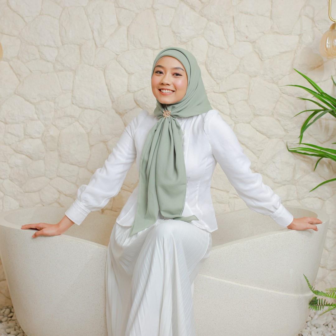 Zoya Kerudung Segi Empat Kamaniya Plain Scarf  Hijab Voal Muslim Square