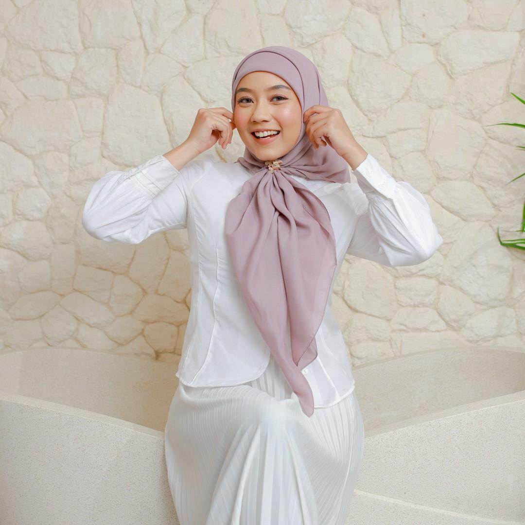 Zoya Kerudung Segi Empat Kamaniya Plain Scarf  Hijab Voal Muslim Square