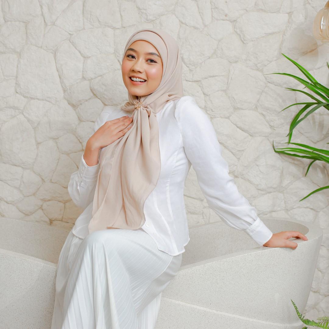 Zoya Kerudung Segi Empat Kamaniya Plain Scarf  Hijab Voal Muslim Square