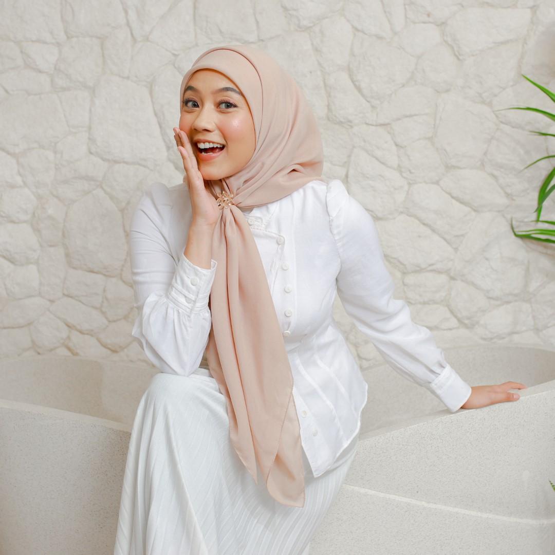 Zoya Kerudung Segi Empat Kamaniya Plain Scarf  Hijab Voal Muslim Square