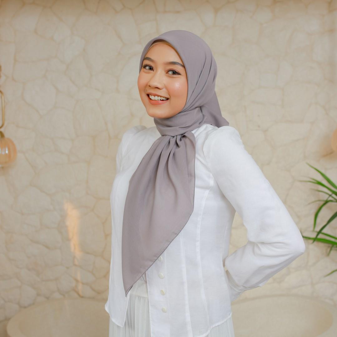 Zoya Kerudung Segi Empat Kamaniya Plain Scarf  Hijab Voal Muslim Square