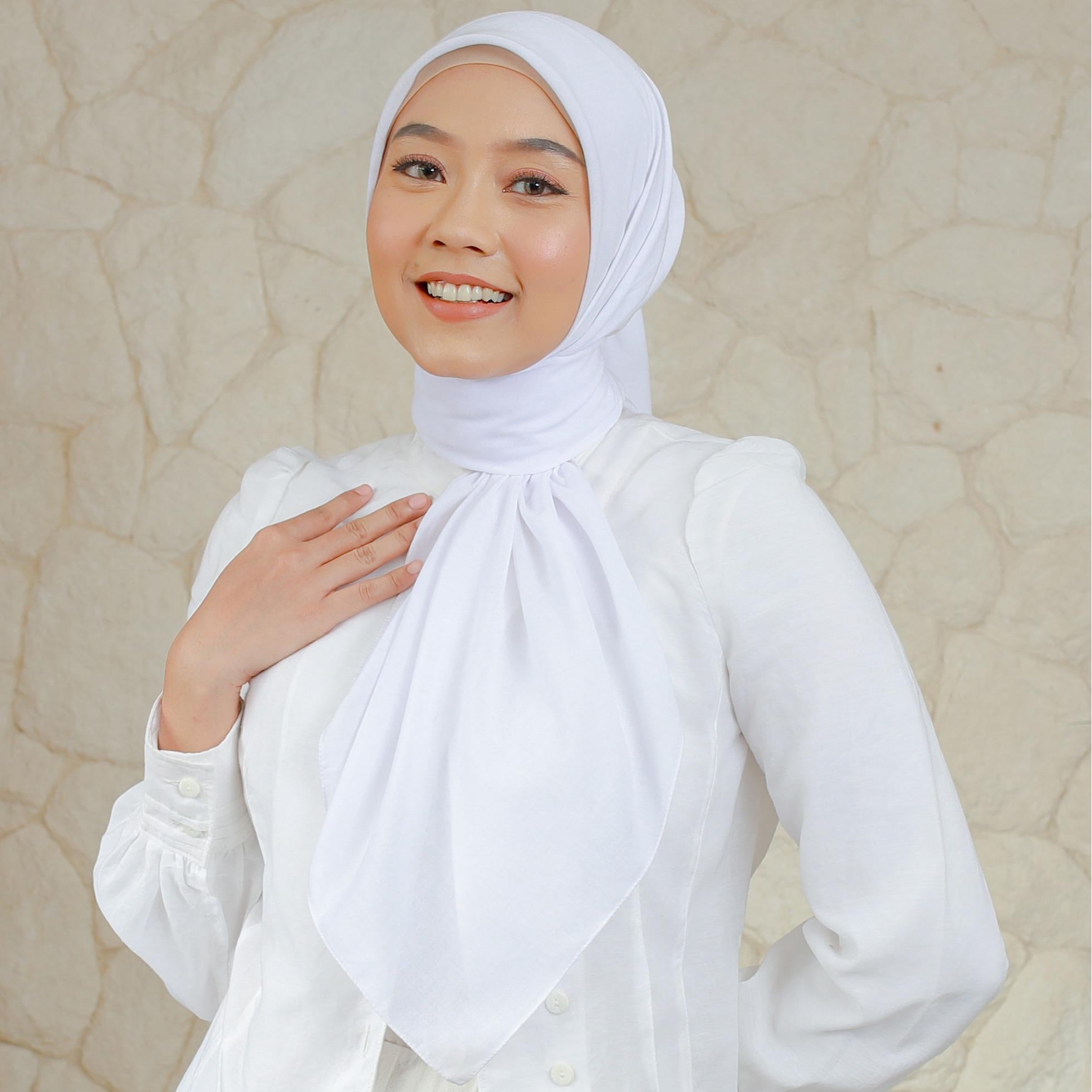 Zoya Kerudung Segi Empat Kamaniya Plain Scarf  Hijab Voal Muslim Square