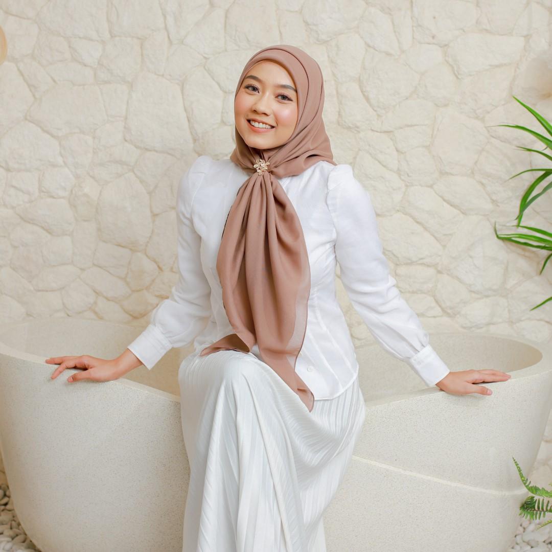 Zoya Kerudung Segi Empat Kamaniya Plain Scarf  Hijab Voal Muslim Square