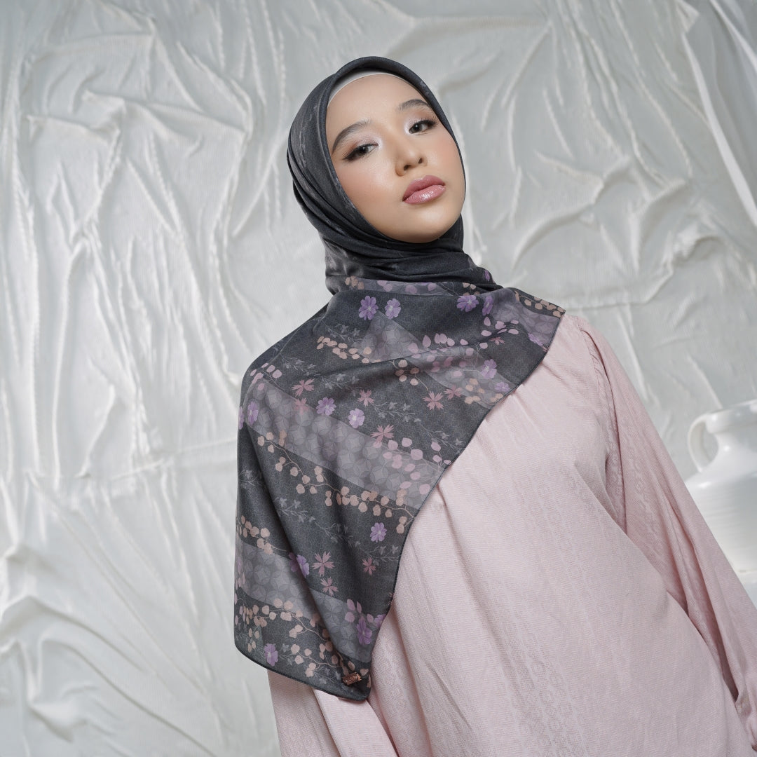 Zoya VIALOVA Scarf - Kerudung Hijab Segiempat Motif With BOX - Bahan Voal - Ukuran 115x115