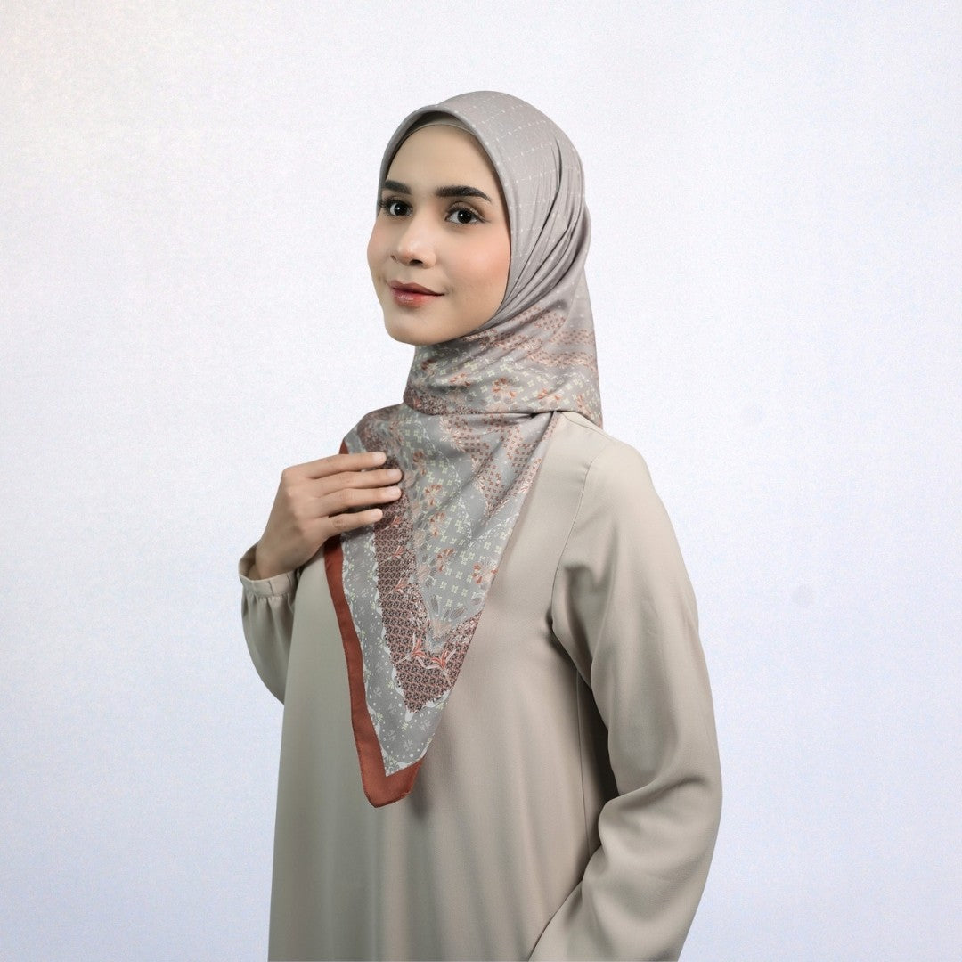 Zoya Hilya Print Scarf - Kerudung Hijab Segiempat Motif With Pouch Ziplock - Bahan Poly Fine