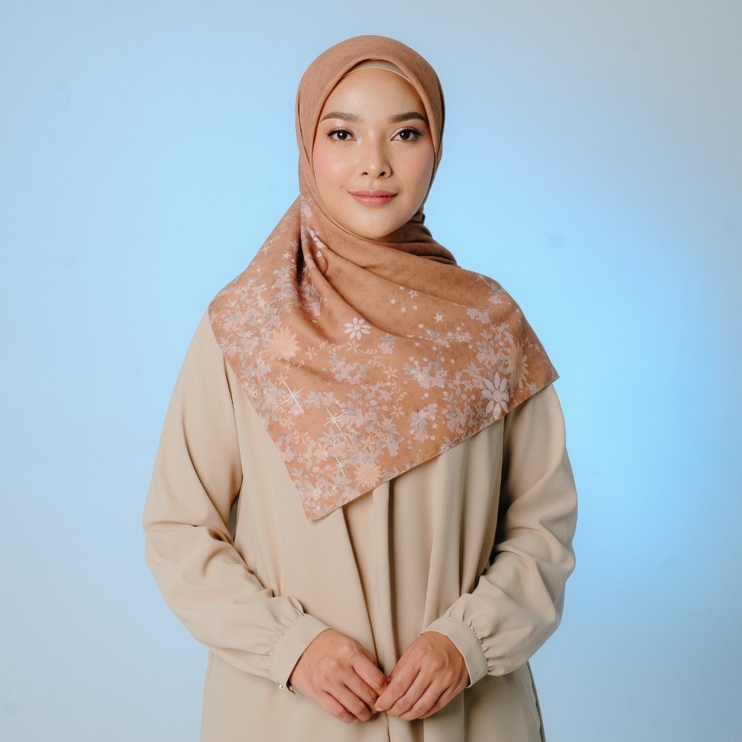 Zoya ZANIAH Scarf - Kerudung Hijab Segiempat Motif With Pouch Ziplock - Bahan Poly Fine - Ukuran 110x110
