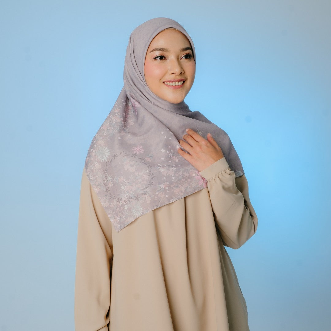 Zoya ZANIAH Scarf - Kerudung Hijab Segiempat Motif With Pouch Ziplock - Bahan Poly Fine - Ukuran 110x110