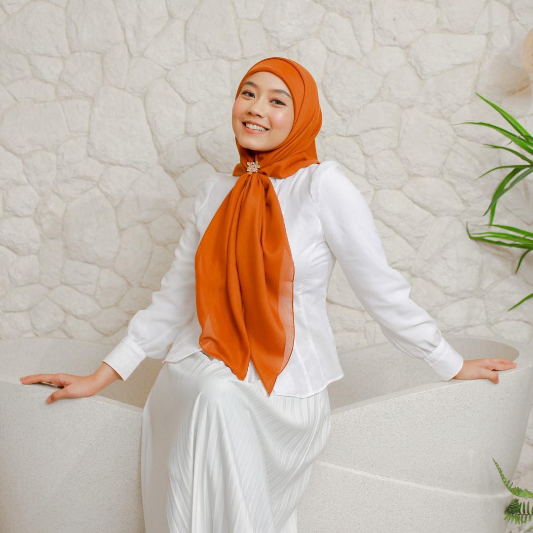 Zoya Kerudung Segi Empat Kamaniya Plain Scarf  Hijab Voal Muslim Square