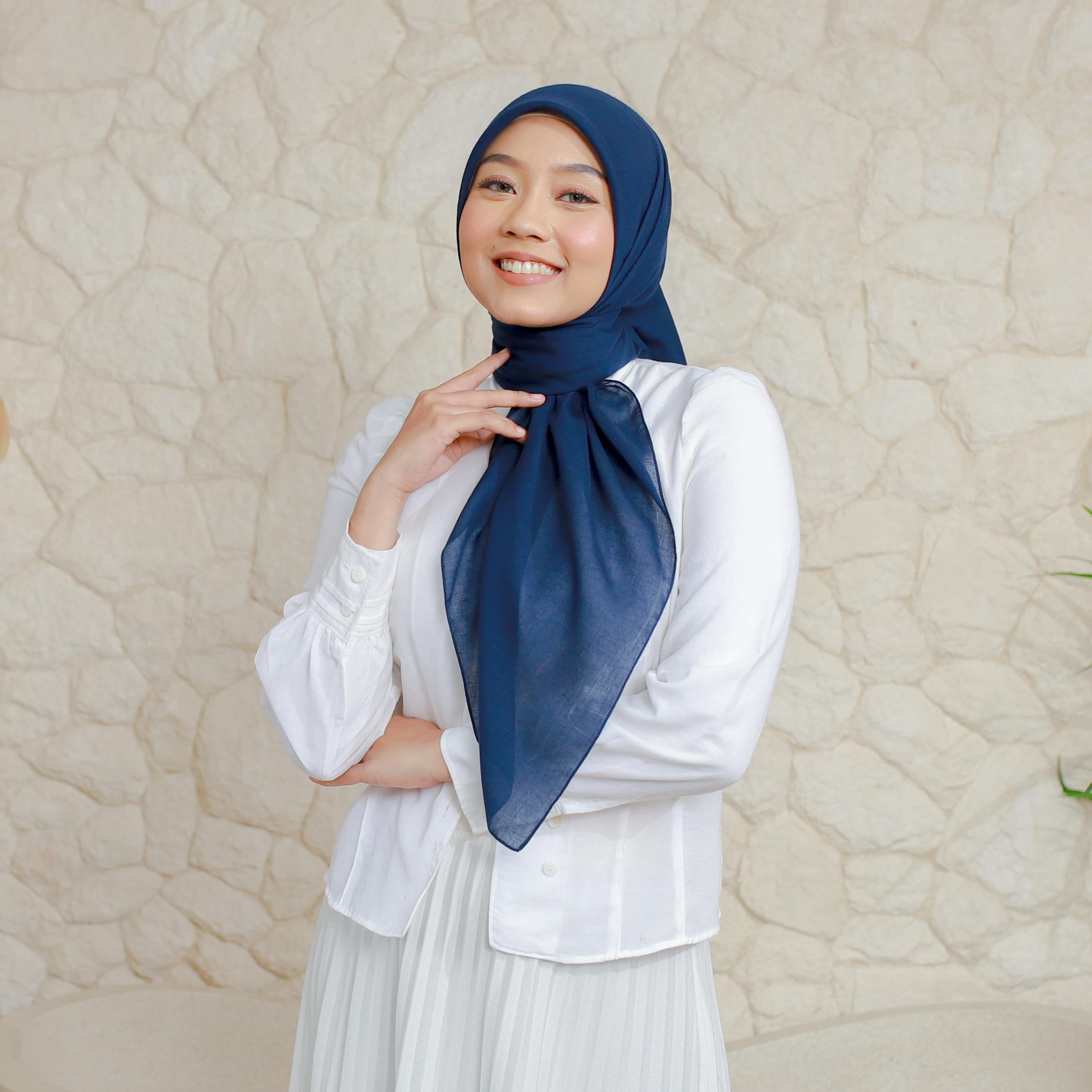 Zoya Kerudung Segi Empat Kamaniya Plain Scarf  Hijab Voal Muslim Square