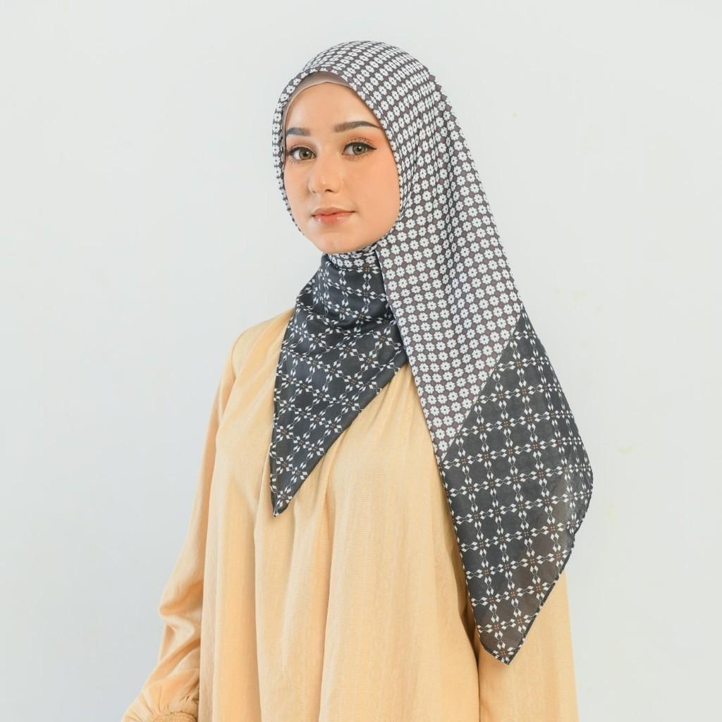 Zoya KANIRA Scarf Kerudung Hijab Segiempat Motif With Box Bahan Voal Ukuran 110x110