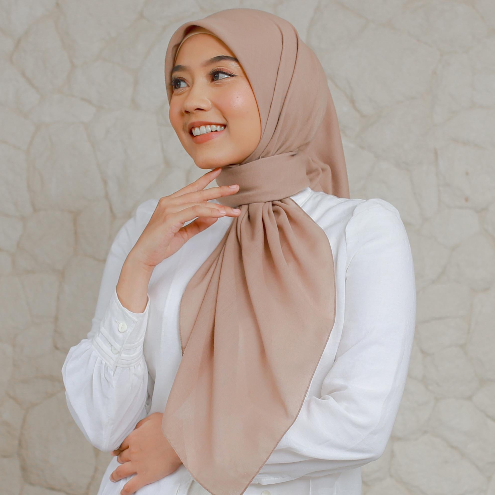 Zoya Kerudung Segi Empat Kamaniya Plain Scarf  Hijab Voal Muslim Square