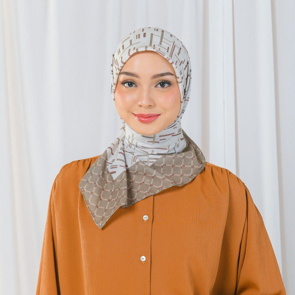 Zoya ZEVINA Scarf - Kerudung Hijab Segiempat Motif With Box - Bahan Voal - Ukuran 110x110