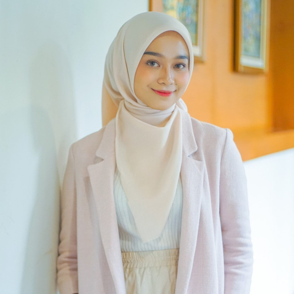 [Minor Defect] Zoya Kamalia Plain Scarf - Hijab Segiempat Polos - Bahan Paris Ukuran 110 x 110 (Zoya X Affiliate)