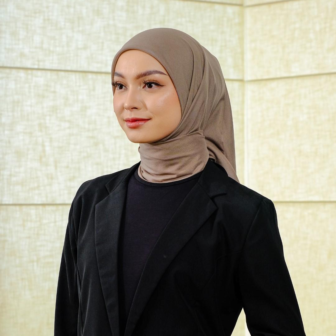 Zoya DENIA Plain Scarf Exclusive - Kerudung Hijab Segiempat Polos With BOX - Bahan Voal - Ukuran 115x115