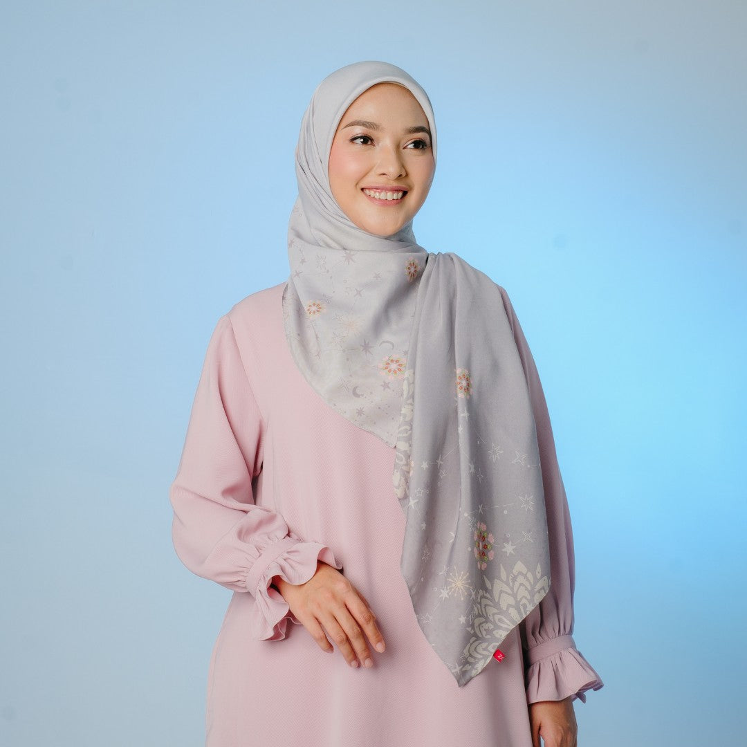 Zoya - DANICA Scarf - Kerudung Hijab Segiempat Motif With Pouch Ziplock - Bahan Poly Fine