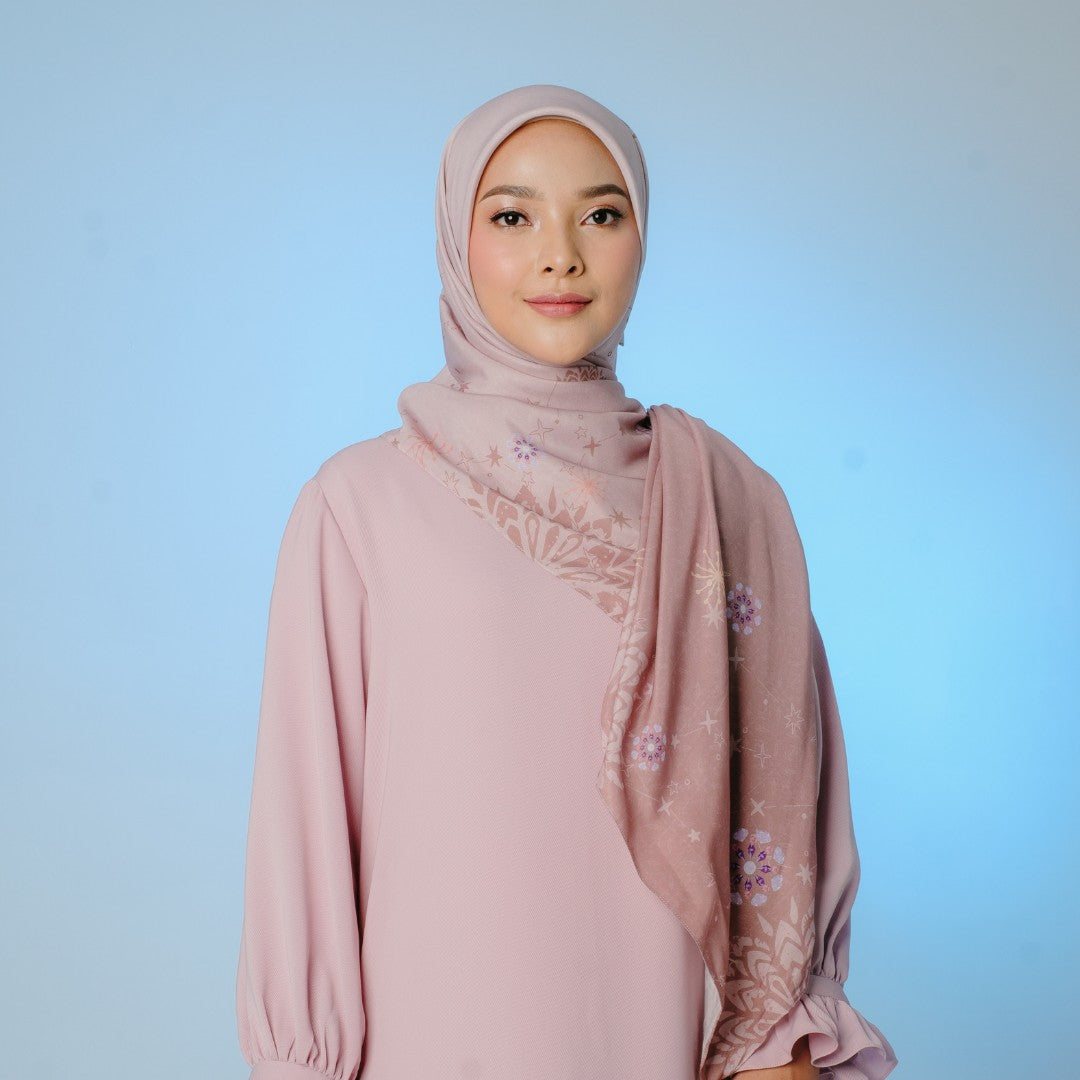 Zoya - DANICA Scarf - Kerudung Hijab Segiempat Motif With Pouch Ziplock - Bahan Poly Fine
